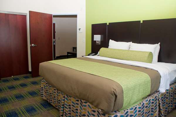  - Best Western Plus Pratt Hotel