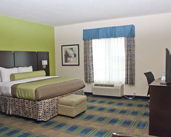 Suite - Best Western Plus Pratt Hotel