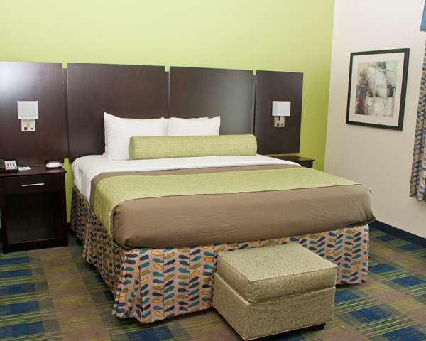 Suite - Best Western Plus Pratt Hotel