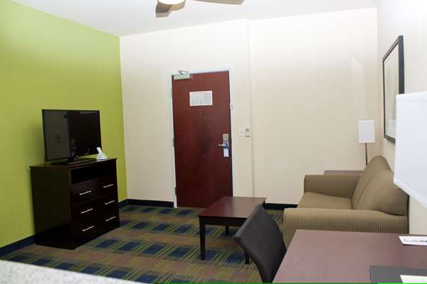  - Best Western Plus Pratt Hotel