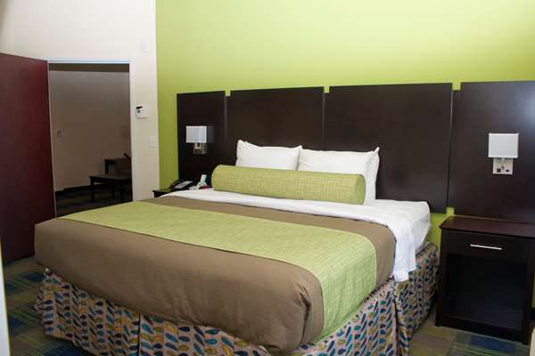  - Best Western Plus Pratt Hotel