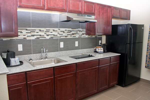  - Best Western Plus Pratt Hotel