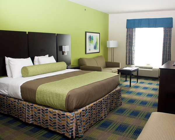 Suite - Best Western Plus Pratt Hotel