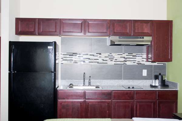  - Best Western Plus Pratt Hotel