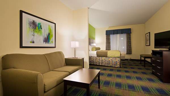  - Best Western Plus Pratt Hotel