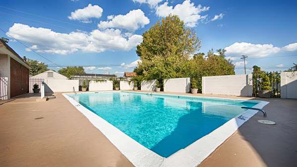 Pool - Best Western Winchester Hotel