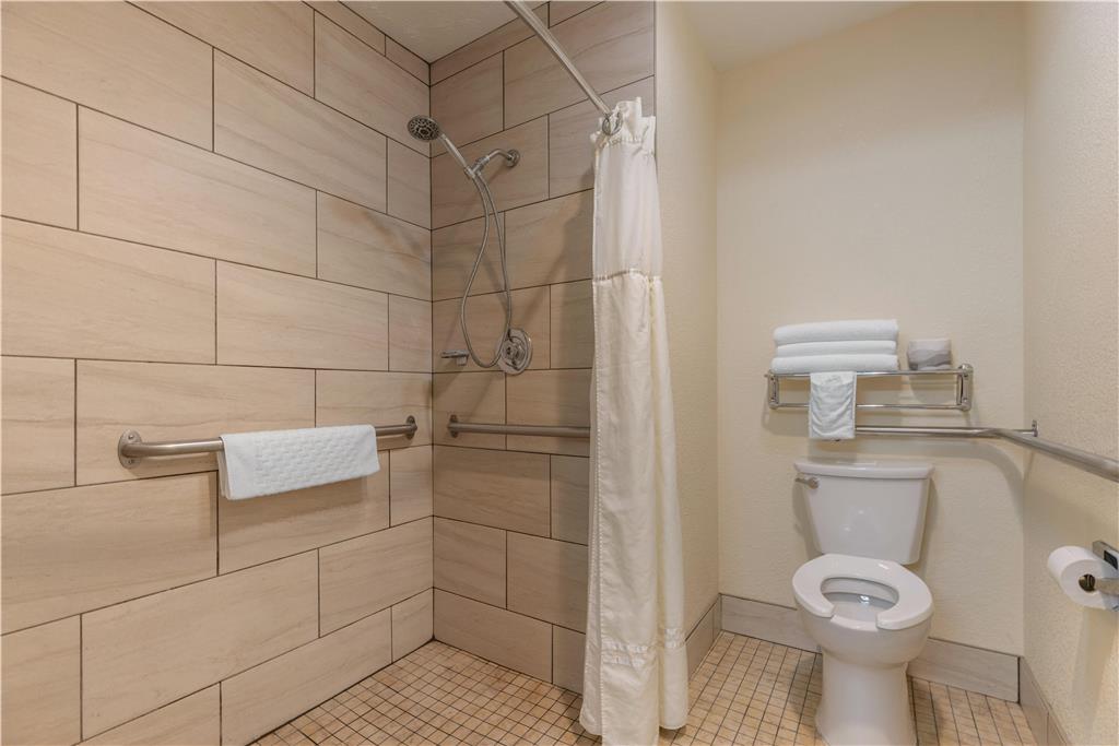 Best Western Parkside Inn-guestroom-Guest Room,Bathroom,On-Site.jpg