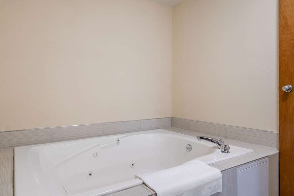 Best Western Campbellsville Inn-guestroom-Guest Room,Bathroom,On-Site.jpg