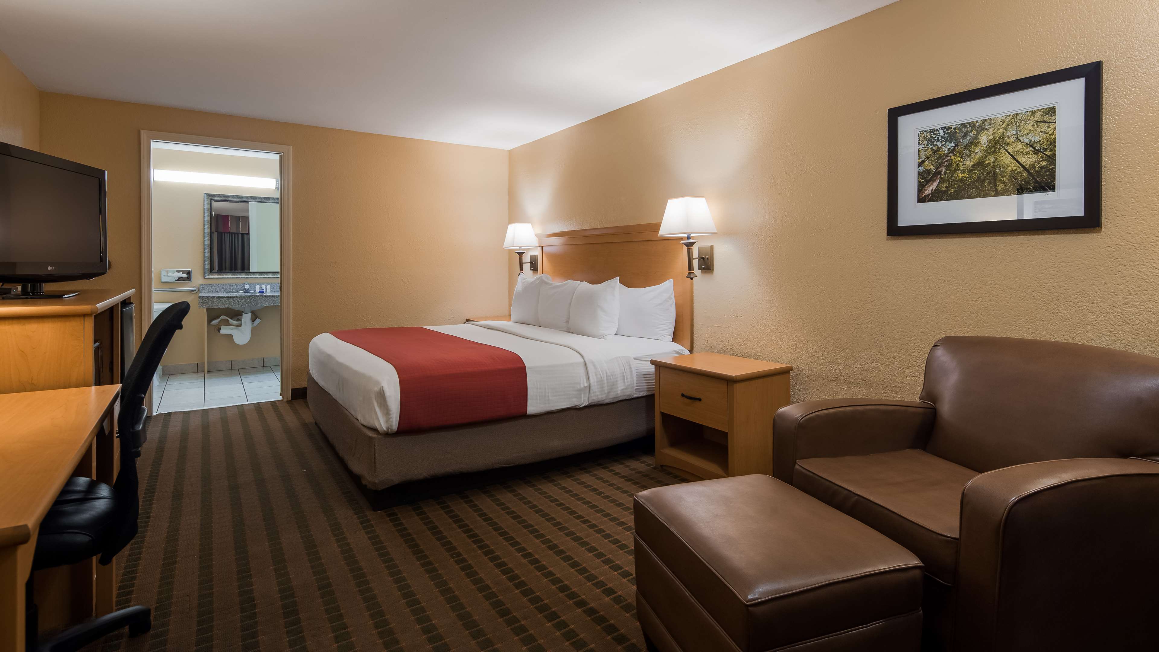 SureStay Plus by Best Western Covington Room Type - Accessible - 1 King, Mobility Accessible, Bathtub, Non-Smoking, Full Breakfast SureStay Plus by Best Western Covington Room Type - Accessible - 1 King, Mobility Accessible, Bathtub, Non-Smoking, Full Breakfast