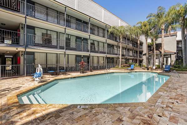 Pool - Best Western Plus Westbank Hotel Harvey