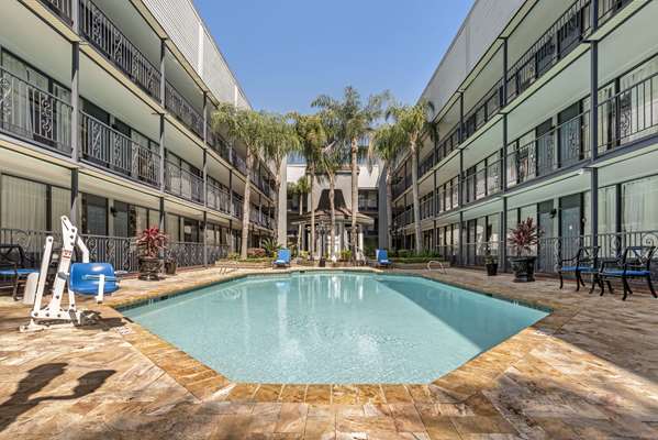 Pool - Best Western Plus Westbank Hotel Harvey