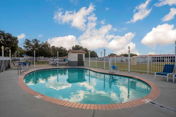 Pool - Best Western Hotel Ville Platte