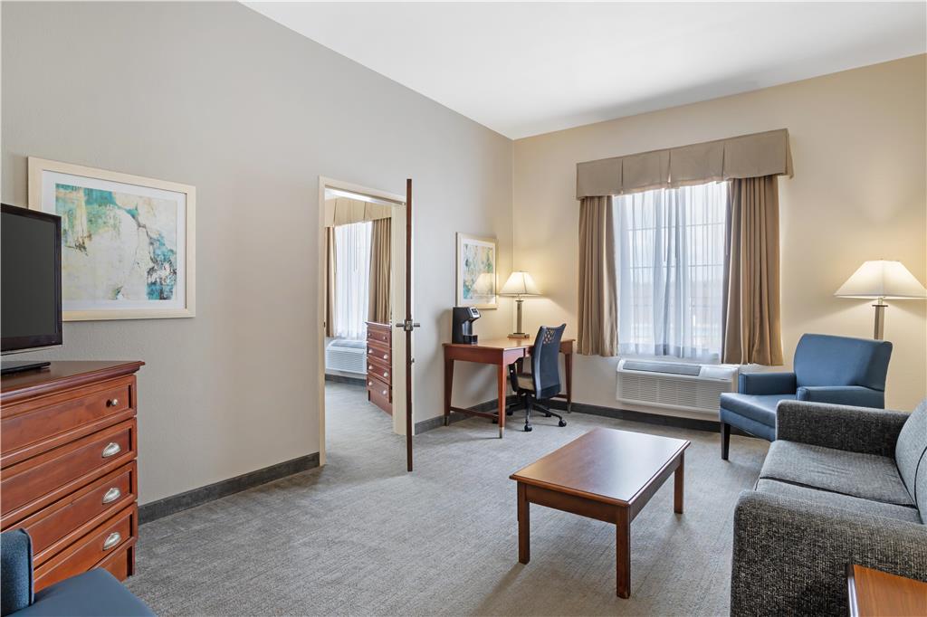Best Western Plus Executive Hotel & Suites-guestroom-Guest Room,Suite,On-Site.jpg