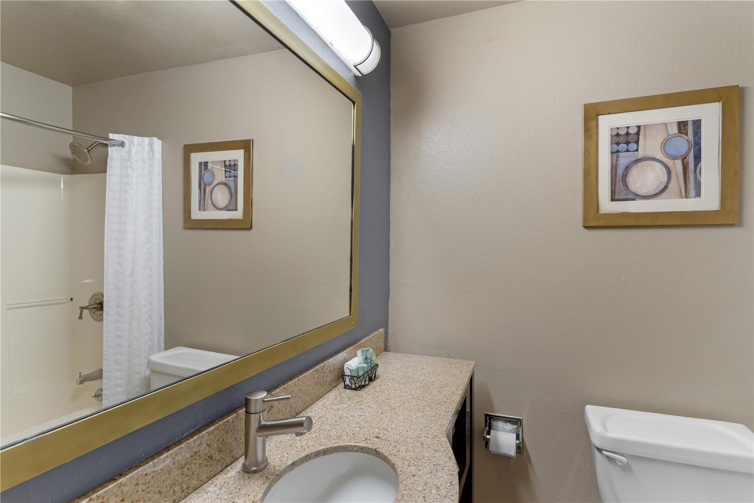 Best Western Natchitoches Inn-guestroom-Guest Room,Bathroom,On-Site.jpg