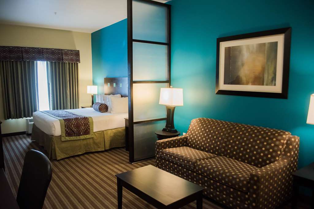 Best Western Plus DeSoto Inn & Suites-guestroom-Guest Room,Suite,Indoor/Interior,On-Site.jpg