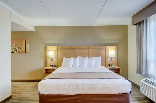 Suite - Best Western Royal Plaza Hotel & Trade Center - I-495, Exit 63B