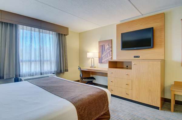  - Best Western Royal Plaza Hotel & Trade Center - I-495, Exit 63B