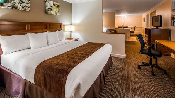  - Best Western Adams Inn Quincy - I-93, Exit 12