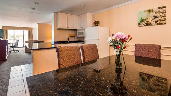 Suite - Best Western Adams Inn Quincy - I-93, Exit 12