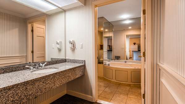 Suite - Best Western Adams Inn Quincy - I-93, Exit 12