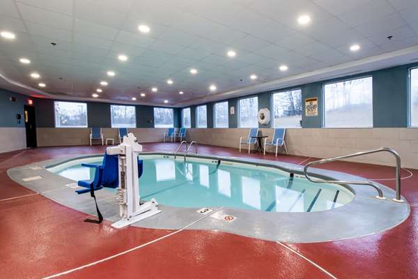 Pool - Best Western Dartmouth Inn