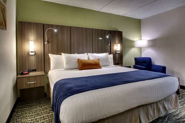  - Best Western Plus New Englander Hotel Woburn - I-93, Exit 27