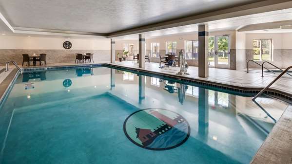 Pool - Best Western Beacon Inn Grand Haven