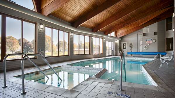 Pool - Best Western River Terrace Inn Cheboygan