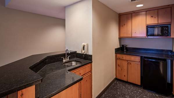 Suite - Best Western Greenfield Inn Allen Park