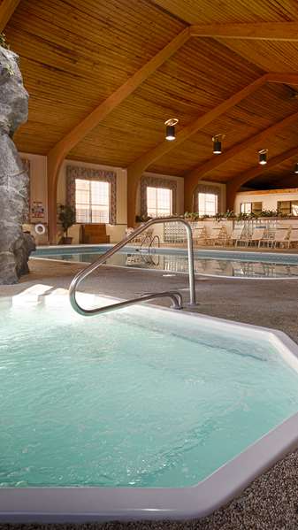 Pool - Best Western Lapeer Inn