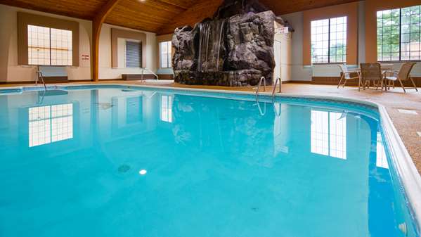 Pool - Best Western Lapeer Inn
