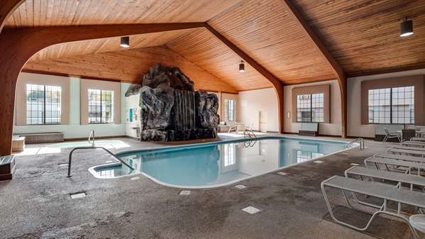 Pool - Best Western Lapeer Inn