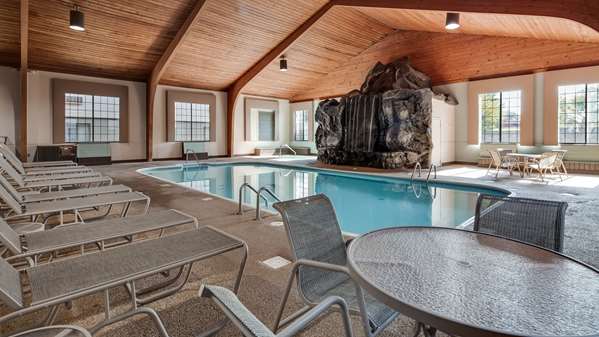 Pool - Best Western Lapeer Inn