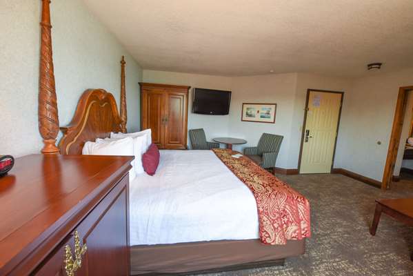  - Best Western Plus Dockside Waterfront Inn Mackinaw City - I-75, Exit 338