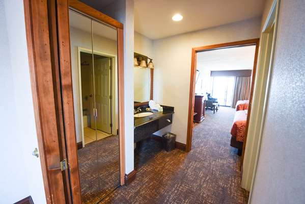  - Best Western Plus Dockside Waterfront Inn Mackinaw City - I-75, Exit 338