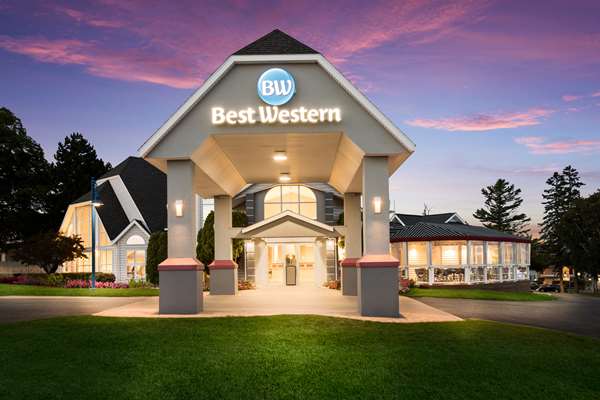 Exterior view - Best Western Harbour Pointe Hotel St Ignace - I-75, Exit 344