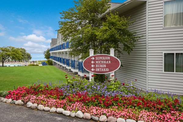 Exterior view - Best Western Harbour Pointe Hotel St Ignace - I-75, Exit 344