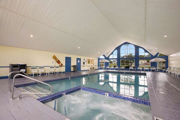 Pool - Best Western Harbour Pointe Hotel St Ignace - I-75, Exit 344
