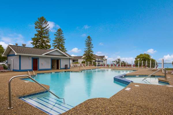 Pool - Best Western Harbour Pointe Hotel St Ignace - I-75, Exit 344