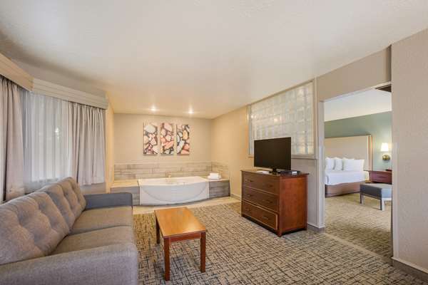  - Best Western Harbour Pointe Hotel St Ignace - I-75, Exit 344