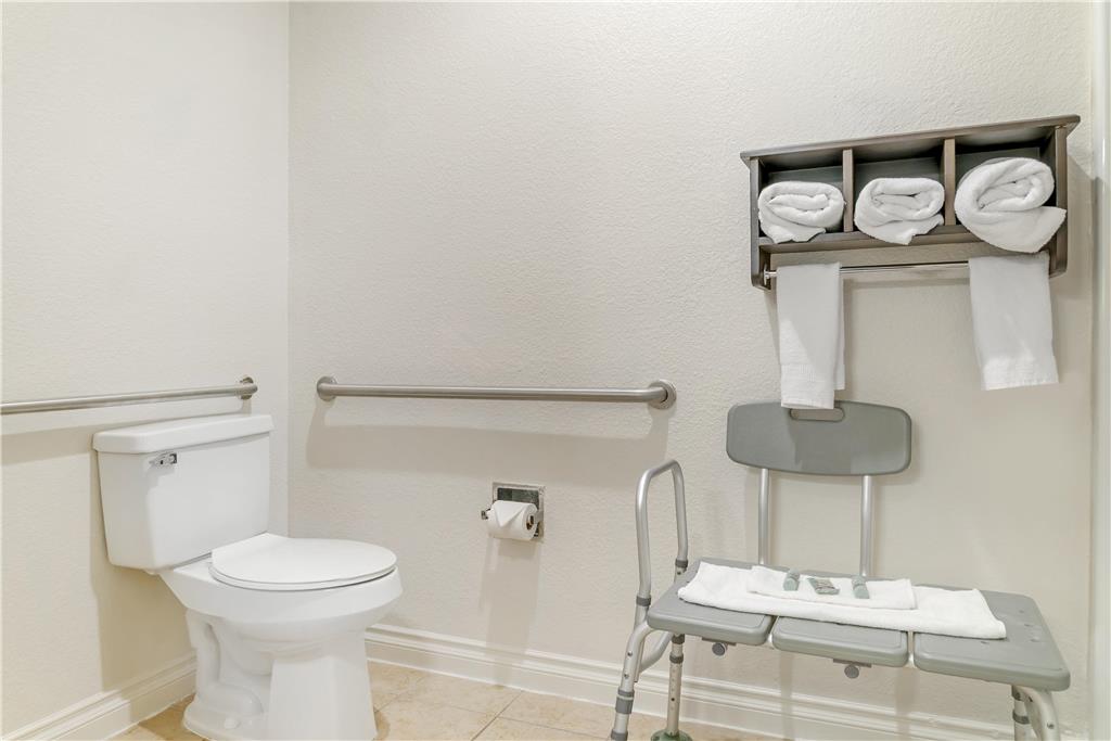 Best Western Port Huron Blue Water Bridge-guestroom-Guest Room,Bathroom,On-Site.jpg