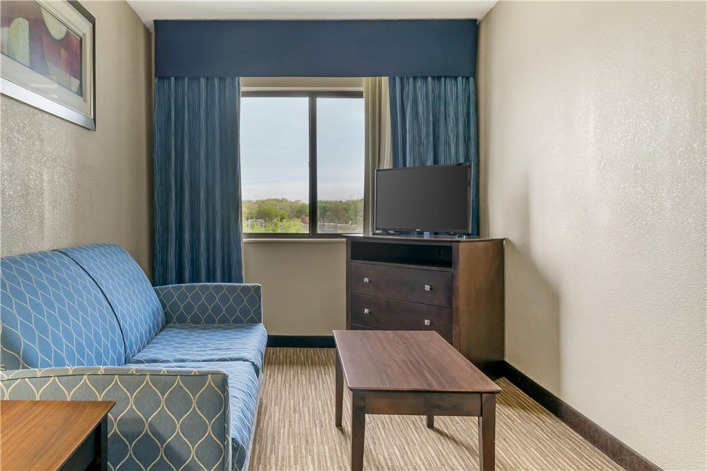 Best Western Port Huron Blue Water Bridge-guestroom-Guest Room,Suite,On-Site.jpg