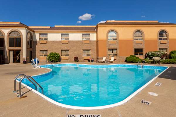 Pool - Best Western Davidson Inn - I-69, Exit 145