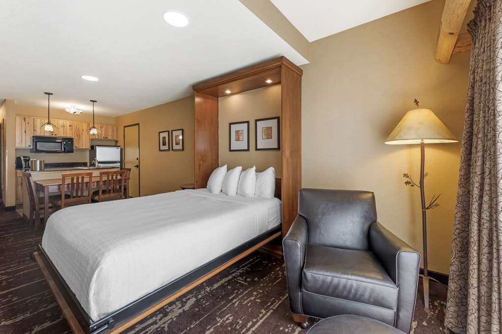 Best Western Premier The Lodge on Lake Detroit