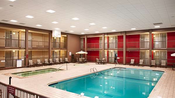 Pool - Best Western Plus Hotel Willmar