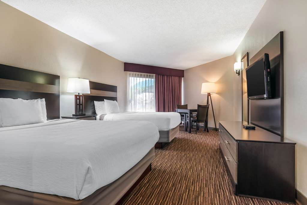 Best Western Oak Manor-guestroom-Guest Room,On-Site.jpg