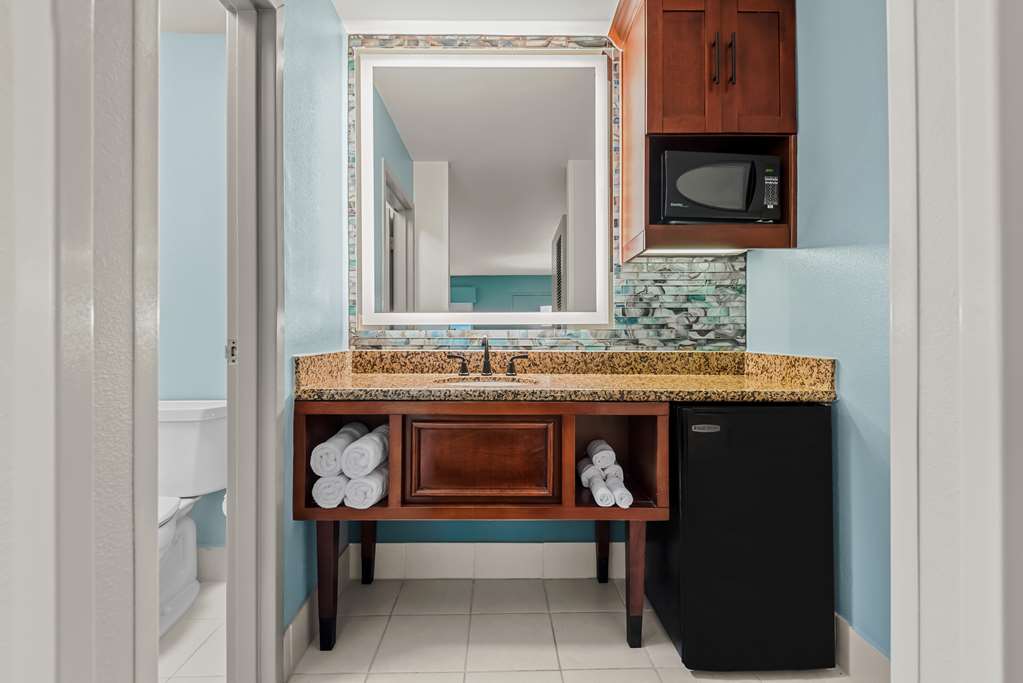 Best Western Seaway Inn-guestroom-Guest Room,Bathroom,On-Site.jpg