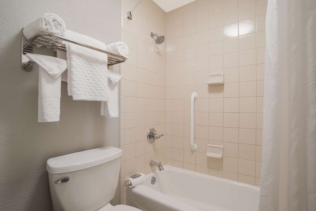 Best Western Flagship Inn-guestroom-Guest Room,Bathroom,On-Site.jpg