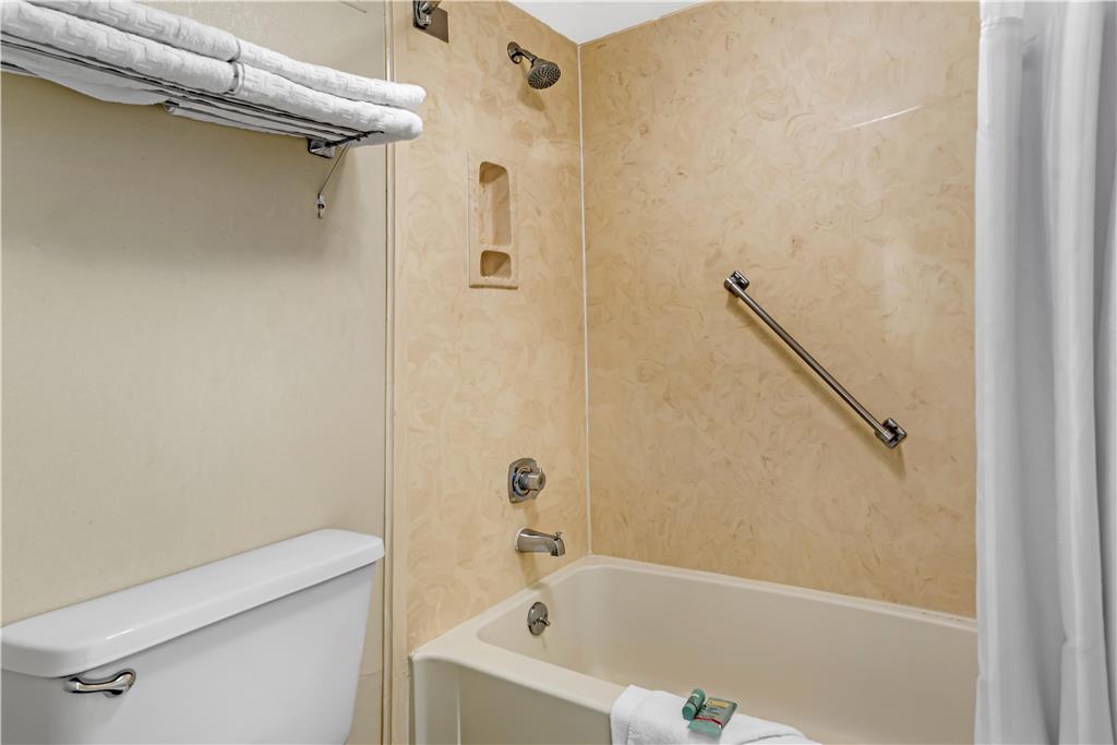 Best Western Airport Inn-guestroom-Guest Room,Bathroom,On-Site.jpg
