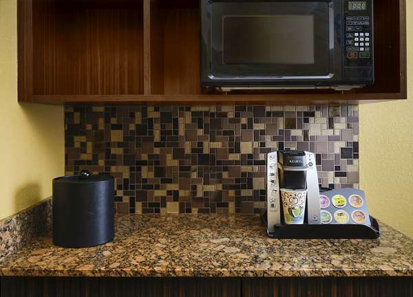  - Best Western Plus Tupelo Inn & Suites - I-22, Exit 86